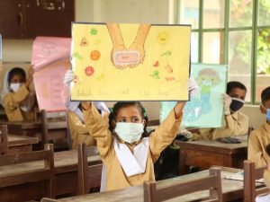 Torna a scuola insieme alle bambine e ai bambini del Pakistan