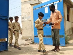 Torna a scuola insieme alle bambine e ai bambini del Pakistan