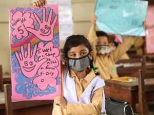 Torna a scuola insieme alle bambine e ai bambini del Pakistan